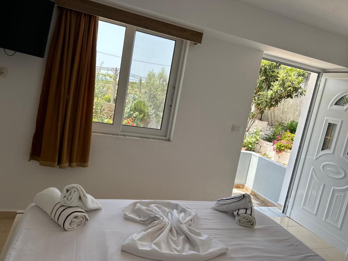 Eri Rooms Sarandë エクステリア 写真