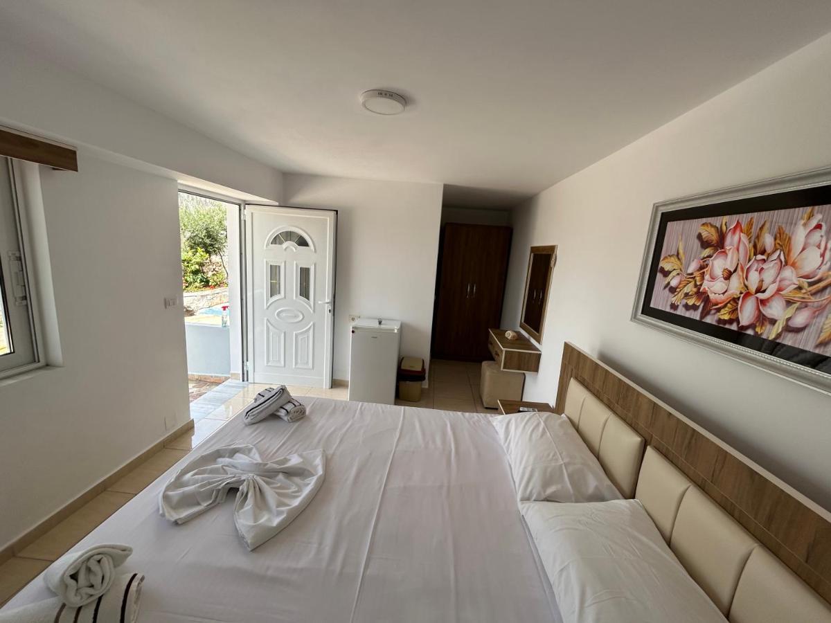 Eri Rooms Sarandë エクステリア 写真